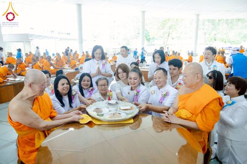 ภาพ No.265941:วันพุธที่ 5 พฤศจิกายน พ.ศ. 2568 (วันพระ ขึ้น 15 ค่ำ เดือน 12) พิธีบุพเปตพลี ครั้งที่ 172 ร่วมอุทิศบุญแด่หมู่ญาติที่ล่วงลับไปแล้ว และสืบทอดอายุพระพุทธศาสนา ณ หอฉันคุณยายอาจารย์ฯ วัดพระธรรมกาย