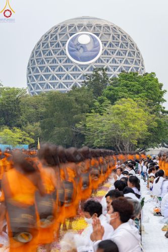 ภาพ No.120343:พิธีต้อนรับพระธรรมยาตรา ในโครงการธรรมยาตรา กตัญญูบูชา มหาปูชนียาจารย์ พระมงคลเทพมุนี(สด จนฺทสโร) พระผู้ปราบมาร อนุสรณ์สถาน 7 แห่ง ปีที่ 12 วันที่ 28 มกราคม พ.ศ. 2567 ณ วัดพระธรรมกาย จ.ปทุมธานี (ชุดที่ 2)