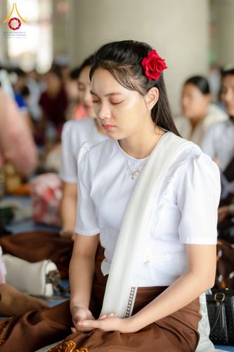 ภาพ No.143706:พิธีถวายผ้าไตร, สวดธรรมจักร, ปฏิบัติธรรม และฟังแสดงพระธรรมเทศนา ภาษาเมียนมา โดยมีสาธุชนชาวเมียนมากว่า 4,000 คน เข้าร่วมพิธี ณ มหารัตนวิหารคด วัดพระธรรมกาย วันอาทิตย์ที่ 7 กรกฎาคม พ.ศ. 2567