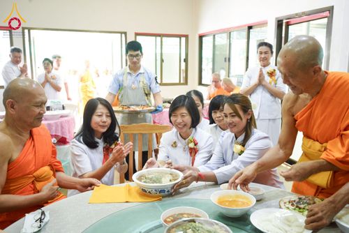 ภาพ No.278126:วันเสาร์ที่ 6 ธันวาคม พ.ศ. 2568 พิธีเวียนประทักษิณ ขอขมามอบผ้าไตร บรรพชาอุปสมบทหมู่ธรรมทายาท จำนวน 53 รูป โครงการอุปสมบทหมู่ รุ่นบูชาธรรมมหาปูชนียาจารย์ ประจำปี 2568 จังหวัดสระบุรี