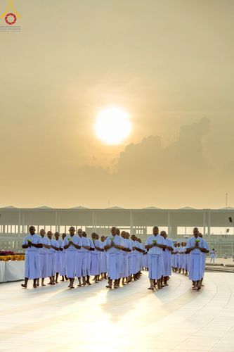 ภาพ No.216981:วันเสาร์ที่ 12 เมษายน พ.ศ. 2568 พิธีเวียนประทักษิณรอบพระมหาธรรมกายเจดีย์  พิธีวันทาเจดีย์ พิธีขอขมาและมอบผ้าไตร ในโครงการอุปสมบทหมู่ บูชาธรรมหลวงพ่อธัมมชโย, โครงการธรรมทายาท ระดับอุดมศึกษา รุ่นที่ 52 ,  โครงการบวชพระนานาชาติ AEC & WAB CEO รุ่นที่ 4 , ณ ว