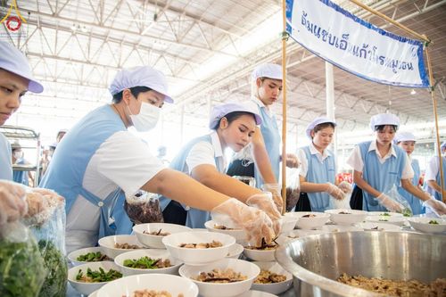 ภาพ No.58849:V.40 ภัตตาหารพระหมื่นวัด เราจัดให้ การปฏิบัติงานของเจ้าหน้าที่และอาสาสมัคร เพื่อรับบุญในการถวายภัตตาหาร แด่คณะสงฆ์ 10,000 กว่าวัดทั่วประเทศ ที่มาร่วมงานวันคุ้มครองโลก จันทร์ที่ 22 เมษายน พ.ศ. 2567 ณ วัดพระธรรมกาย