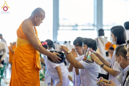 ภาพ No.277025:วันอาทิตย์ที่ 7 ธันวาคม พ.ศ. 2568 พิธีตักบาตรอาทิตย์ต้นเดือน ณ บ้านแก้วเรือนทองคุณยายฯ วัดพระธรรมกาย