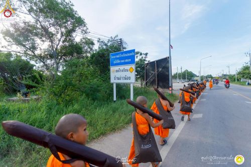 ภาพ No.222178:วันที่ 26-27 เมษายน พ.ศ. 2568 ศูนย์ปฏิบัติธรรมสวนผึ้ง ร่วมกับ ธุดงค์คสถานประจวบคีรีขันธ์ และวัดอ่าวน้อย  จัดกิจกรรมเดินธรรมยาตรา ตักบาตรข้าวสารอาหารแห้ง และจุดประทีปถวายเป็นพุทธบูชา ณ วัดอ่าวน้อย จ.ประจวบคีรีขันธ์