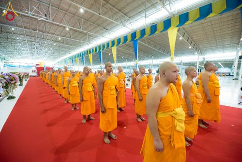 ภาพ No.237470:วันอาทิตย์ที่ 10 สิงหาคม พ.ศ.2568 พิธีมอบใบประกาศเกียรติคุณ โครงการสอบบาลี "ฉลองแชมป์" บูชาธรรม 80 ปี หลวงพ่อธัมมชโย ประจำปี 2568 และ พิธีมอบดวงแก้วสามเณรทรงบาลีไวยากรณ์ ณ สภาธรรมกายสากล วัดพระธรรมกาย ปทุมธานี