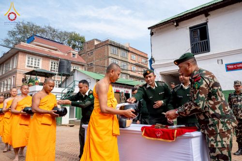 ภาพ No.213140:วันที่ 17 - 18 มีนาคม พ.ศ. 2568 คณะสงฆ์และสามเณรเดินบิณฑบาต รอบเมืองในพื้นที่ วัดสยมภูวนาถและราชวังปาตัน ณ เมืองกาฐมาณฑุ ประเทศเนปาล