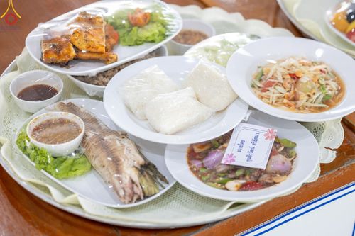 ภาพ No.165809:พิธีถวายภัตตาหารเมนูสวรรค์ วันที่ 26 ตุลาคม พ.ศ. 2567 ณ หอฉันคุณยายอาจารย์ฯ วัดพระธรรมกาย