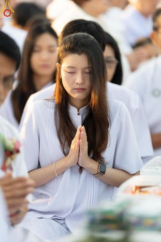 ภาพ No.187765:พิธีตักบาตรฉลองพระใหม่ ต้อนรับพุทธศักราช 2568 ณ ลานธรรมพระมหาธรรมกายเจดีย์ วัดพระธรรมกาย จ.ปทุมธานี วันที่ 1 มกราคม พ.ศ. 2568