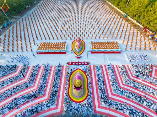 ภาพ No.192987:พิธีตักบาตรพระธรรมยาตรา ณ อนุสรณ์สถานคลองบางนางแท่น อ.สามพราน จ.นครปฐม ในโครงการธรรมยาตรา กตัญญูบูชา มหาปูชนียาจารย์ พระมงคลเทพมุนี(สด จนฺทสโร) พระผู้ปราบมาร อนุสรณ์สถาน 7 แห่ง ปีที่ 13 วันที่ 11 มกราคม พ.ศ.2568