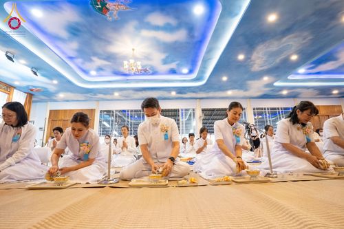 ภาพ No.196947:พิธีถวายภัตตาหารเป็นสังฆทาน แด่พระธรรมยาตรา ณ วัดโบสถ์(บน) ตำบลบางคูเวียง อำเภอบางกรวย จังหวัดนนทบุรี ในโครงการธรรมยาตรา กตัญญูบูชา มหาปูชนียาจารย์ พระมงคลเทพมุนี(สด จนฺทสโร) พระผู้ปราบมาร อนุสรณ์สถาน 7 แห่ง ปีที่ 13 วันที่ 18 มกราคม พ.ศ. 2568