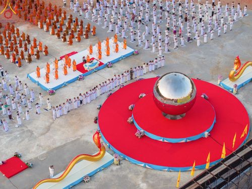 ภาพ No.174550:พิธีประดิษฐานดวงแก้วบรมเศรษฐี นาคีพ่นสมบัติใหญ่ ลานเอนกประสงค์พญานาค 4 ตระกูล วันที่ 15 พฤศจิกายน พ.ศ. 2567 ณ พุทธอุทยานนานาชาติ จ.หนองคาย