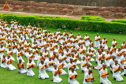 ภาพ No.231073:วันที่ 1 กรกฎาคม พ.ศ. 2568 โครงการบรรพชาสามเณร 300 รูป ถวายเป็นพุทธบูชา  วันอาสาฬหบูชา ณ จุดกำเนิดพระรัตนตรัย  ต้นแหล่งธัมมจักกัปปวัตตนสูตร เมืองพาราณสี  สารนาถ ประเทศอินเดีย