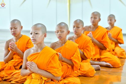 ภาพ No.247413:วันจันทร์ที่ 22 กันยายน พ.ศ. 2568 (วันพระ แรม 15 ค่ำ เดือน 10) พิธีบุพเปตพลี ครั้งที่ 170 ร่วมอุทิศบุญแด่หมู่ญาติที่ล่วงลับไปแล้ว และสืบทอดอายุพระพุทธศาสนา ณ หอฉันคุณยายอาจารย์ฯ วัดพระธรรมกาย