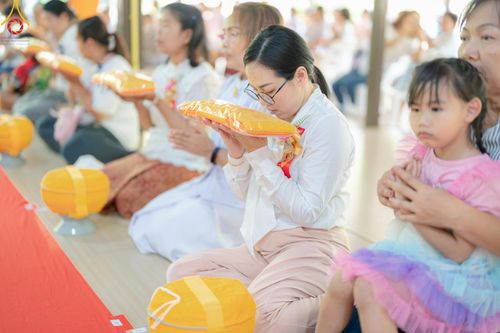 ภาพ No.135080: พิธีบรรพชาสามเณร  พิธีตักบาตรฉลองสามเณรใหม่ วันที่ 1 เมษายน พ.ศ.2567 ในโครงการบรรพชาสามเณรฟื้นฟูพระพุทธศาสนาทั่วไทย ณ ศูนย์ปฏิบัติธรรมแก้วเมืองเลย