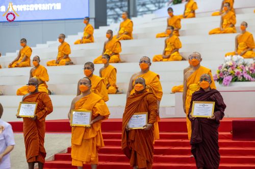 ภาพ No.127100:พิธีมอบใบประกาศเกียรติคุณองค์กรนานาชาติ และหน่วยงานที่ชักชวนคนร่วมโครงการนั่งสมาธิเพื่อสันติภาพโลกมากที่สุด วันอาทิตย์ที่ 1 มีนาคม พ.ศ. 2567 ณ สภาธรรมกายสากล วัดพระธรรมกาย