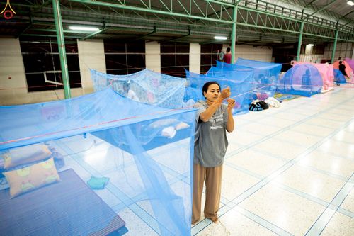 ภาพ No.235428:วันที่ 30-31 กรกฎาคม พ.ศ. 2568 วัดพระธรรมกาย มูลนิธิธรรมกาย ร่วมกับศูนย์ส่งเสริมศีลธรรมจังหวัดสุรินทร์ เปิดศูนย์พักพิงชั่วคราวเพื่อช่วยเหลือประชาชน ผู้อพยพจากเหตุปะทะกันตามแนวชายแดน ไทย-กัมพูชา ตั้งแต่วันที่ 24 กรกฎาคม พ.ศ.2568 เป็นต้นไป