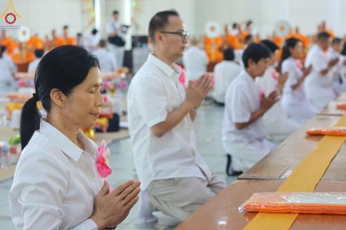 ภาพ No.177402:พิธีถวายภัตตาหารเมนูสวรรค์ และพิธีบุพเปตพลี ครั้งที่ 158 ร่วมอุทิศบุญแด่หมู่ญาติที่ล่วงลับไปแล้ว และสืบทอดอายุพระพุทธศาสนา ณ วัดพระธรรมกาย วันที่ 30 พฤศจิกายน พ.ศ.2567 (วันพระ แรม 15 ค่ำ เดือน 12)