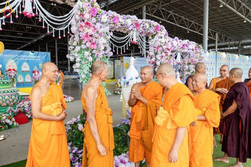 ภาพ No.146812:การต้อนรับพระสังฆาธิการ 2,000 กว่าวัดทั่วประเทศ และพิธีบูชาข้าวพระ เนื่องในวันสมาธิโลก วันอาทิตย์ที่ 4 สิงหาคม พ.ศ. 2567 ณ สภาธรรมกายสากล วัดพระธรรมกาย