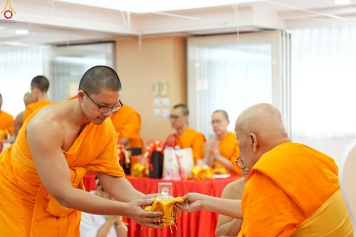 ภาพ No.233712:วันอาทิตย์ที่ 6 กรกฎาคม พ.ศ.2568 พิธีสมโภช 15 ปี วัดพระธรรมกายเกาลูน และพิธีมุทิตาสักการะเปรียญธรรม 9 ประโยค ณ วัดพระธรรมกายเกาลูน เขตปกครองพิเศษฮ่องกง สาธารณรัฐประชาชนจีน