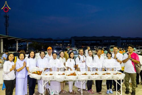 ภาพ No.204319:พิธีถวายภัตตาหารเป็นสังฆทาน แด่พระธรรมยาตรา ณ วัดพระธรรมกาย ตำบลคลองสาม อำเภอคลองหลวง จังหวัดปทุมธานี ในโครงการธรรมยาตรา กตัญญูบูชา มหาปูชนียาจารย์ พระมงคลเทพมุนี(สด จนฺทสโร) พระผู้ปราบมาร อนุสรณ์สถาน 7 แห่ง ปีที่ 13 วันที่ 31 มกราคม พ.ศ. 2568