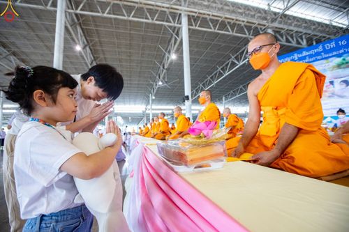 ภาพ No.91185:พิธีร่วมบุญกฐินสัมฤทธิ์ปีที่ 16 และกฐินสมทบวัดกัลยาณมิตรทั้งภายใน และต่างประเทศปีที่ 6 ณ บ้านแก้วเรือนทองคุณยายฯ วัดพระธรรมกาย วันเสาร์ที่ 21 ตุลาคม พ.ศ. 2566