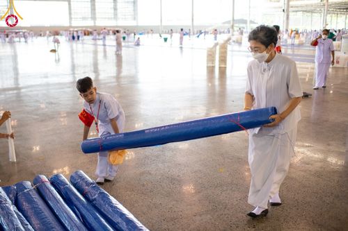 ภาพ No.99675:พิธีตักบาตรวันอาทิตย์ต้นเดือน ณ สภาธรรมกายสากล วัดพระธรรมกาย จ.ปทุมธานี วันอาทิตย์ที่ 3 ธันวาคม พ.ศ. 2566