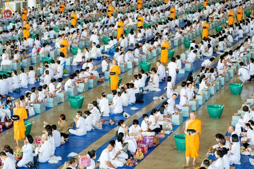 ภาพ No.149934:พิธีตักบาตร , พิธีปฎิบัติธรรม , พิธีถวายภัตตาหารเมนูสวรรค์ ในพรรษาแห่งการเข้าถึงธรรม วันธรรมชัย วันอังคารที่ 27 สิงหาคม พ.ศ.2567 ณ สภาธรรมกายสากล วัดพระธรรมกาย