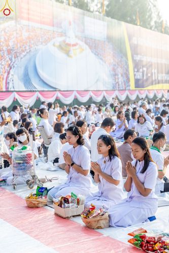 ภาพ No.110274:พิธีตักบาตรพระธรรมยาตราฯ ในโครงการธรรมยาตรากตัญญูบูชา มหาปูชนียาจารย์ พระมงคลเทพมุนี(สด จนฺทสโร) พระผู้ปราบมาร ปีที่ 12 ณ อนุสรณ์สถานลำดับที่ 2 สถานที่ตั้งมโนปณิธานบวชตลอดชีวิต อนุสรณ์สถานบางนางแท่น จ.นครปฐม วันที่ 11 มกราคม พ.ศ. 2567