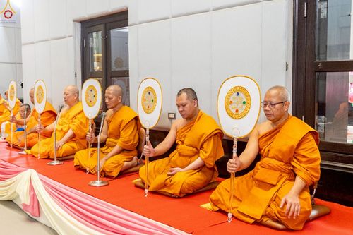 ภาพ No.230967:วันอังคารที่ 1 กรกฎาคม พ.ศ. 2568 ผู้ว่าราชการจังหวัดปทุมธานี เป็นประธานพิธีต้อนรับ สัญญาบัตร พัดยศ พระครูสัญญาบัตรสายต่างประเทศ วัดพระธรรมกาย ประจำปี พ.ศ. 2568 จำนวน 19 รูป