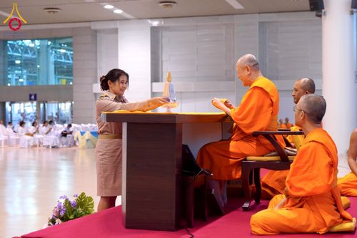 ภาพ No.232182:วันอาทิตย์ที่ 6 กรกฏาคม พ.ศ. 2568 พิธีมอบโล่เกียรติคุณ สวดธัมมจักกัปปวัตตนสูตร และรางวัลโครงการผู้นำแสงสว่างออนไลน์ ณ ห้องแก้วสารพัดนึก1 สภาธรรมกายสากล วัดพระธรรมกาย