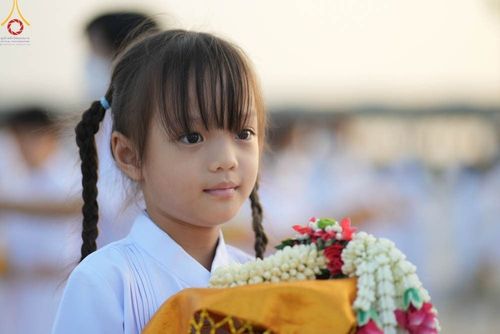 ภาพ No.101452:พิธีเวียนประทักษิณ, พิธีวันทาเจดีย์, พิธีขอขมาและมอบผ้าไตร ในโครงการอุปสมบทหมู่ รุ่นบูชาธรรมมหาปูชนียาจารย์ ณ วัดพระธรรมกาย ในวันที่ 9 ธันวาคม พ.ศ. 2566