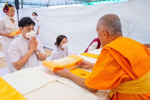 ภาพ No.201834:พิธีถวายภัตตาหารเป็นสังฆทาน แด่พระธรรมยาตรา ณ อนุสรณ์สถานบางปลา วัดบางปลา อำเภอบางเลน จังหวัดนครปฐม ในโครงการธรรมยาตรา กตัญญูบูชา มหาปูชนียาจารย์ พระมงคลเทพมุนี(สด จนฺทสโร) พระผู้ปราบมาร อนุสรณ์สถาน 7 แห่ง ปีที่ 13 วันที่ 26 มกราคม พ.ศ. 2568