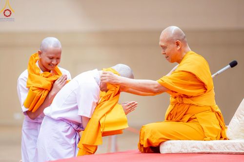 ภาพ No.217222:วันเสาร์ที่ 12 เมษายน พ.ศ. 2568 พิธีบรรพชา พิธีขอศีลและขอนิสสัย พิธีมอบบาตร ในโครงการอุปสมบทหมู่ บูชาธรรมหลวงพ่อธัมมชโย, โครงการธรรมทายาท ระดับอุดมศึกษา รุ่นที่ 52 ,  โครงการบวชพระนานาชาติ AEC & WAB CEO รุ่นที่ 4 ณ วัดพระธรรมกาย