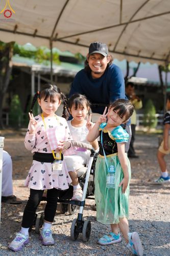 ภาพ No.193895:วัดพระธรรมกาย จัดงานวันเด็กแห่งชาติ ประจำปี พ.ศ.2568 ออกร้านอาหาร 200 ร้าน มอบของขวัญหลายหมื่นชิ้น วันที่ 12 มกราคม พ.ศ. 2568 วัดพระธรรมกาย อ.คลองหลวง จ.ปทุมธานี