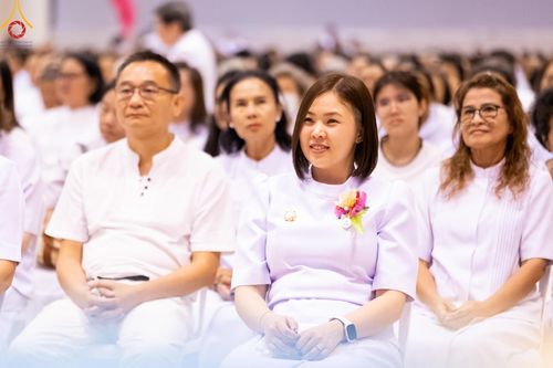 ภาพ No.159507:สัมมนาพิเศษและพิธีมอบองค์พระธรรมกาย 2,000 องค์ ณ ห้องแก้วสารพัดนึก 1 วัดพระธรรมกาย วันอาทิตย์ต้นเดือนที่ 6 ตุลาคม พ.ศ. 2567