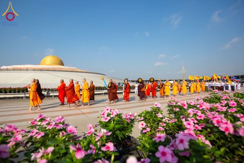 ภาพ No.209670:วันอาทิตย์ที่ 2 มีนาคม พ.ศ. 2568 พิธีภาคบ่าย สัมมนาพิเศษ, ปฏิบัติธรรม พิธีรับมอบพระบรมสารีริกธาตุ ณ สภาธรรมกายสากล วัดพระธรรมกาย