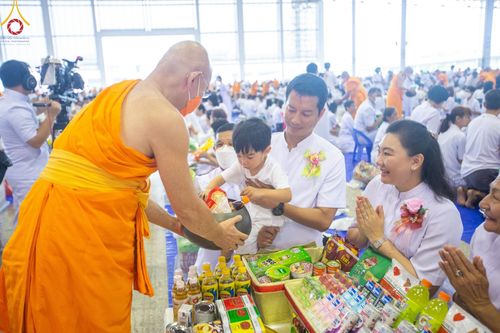 ภาพ No.124455:พิธีตักบาตรในวันมาฆบูชา ณ บ้านแก้วเรือนทองคุณยายฯ วัดพระธรรมกาย จ.ปทุมธานี วันเสาร์ที่ 24 กุมภาพันธ์ พ.ศ. 2567