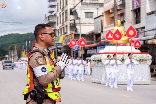 ภาพ No.239788:วันที่ 16-17 สิงหาคม พ.ศ. 2568 การปฏิบัติหน้าที่ของเจ้าหน้าที่ทุกสถานะ เพื่องานพิธีอัญเชิญรูปเหมือนพระมงคลเทพมุนี (สด จันทสโร) และพิธีกดปุ่มอัญเชิญรูปเหมือน พระมงคลเทพมุนี (สด จันทสโร) ณ มหาวิหารแก้วพระมงคลเทพมุนี ศูนย์ปฏิบัติธรรมแก้วเมืองเลย จ.เลย