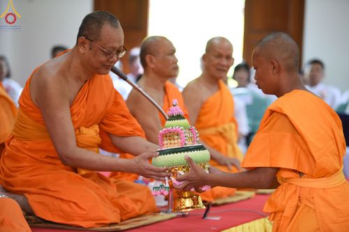 ภาพ No.135600:พิธีขอขมามอบผ้าไตร, พิธีบรรพชาสามเณร ในโครงการบรรพชาสามเณร ฟื้นฟูพระพุทธศาสนาทั่วไทย ณ วัดพระพุทธบาท ราชวรมหาวิหาร อ.พระพุทธบาท จ.สระบุรี วันที่ 6 เมษายน พ.ศ. 2567