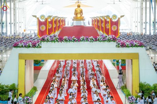 ภาพ No.177999:พิธีทอดผ้าป่าต้นสมบัติจักรพรรดิ ในวันอาทิตย์ที่ 1 ธันวาคม พ.ศ. 2567 ณ สภาธรรมกายสากล วัดพระธรรมกาย