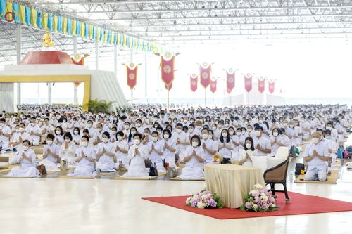 ภาพ No.75586:วัดพระธรรมกายจัด งานบุญวันอาทิตย์ต้นเดือน  มีกิจกรรมดังนี้ พิธีตักบาตร, พิธีบูชาข้าวพระ พระธรรมยาตรารับประกาศนียบัตร โครงการธรรมยาตราฯ ปีที่ 11 ในวันที่ 5 กุมภาพันธ์ พ.ศ. 2566 ณ วัดพระธรรมกาย อ.คลองหลวง จ.ปทุมธานี