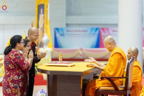 ภาพ No.124669:พิธีมอบโล่วัชรเกียรติยศ โครงการตอบปัญหาศีลธรรมเพื่อสันติภาพโลก (World-PEC) ต่างประเทศ ครั้งที่ 17 ณ ห้องแก้วสารพัดนึก 1 วัดพระธรรมกาย ในวันมาฆบูชา เสาร์ที่ 24 กุมภาพันธ์ พ.ศ. 2567