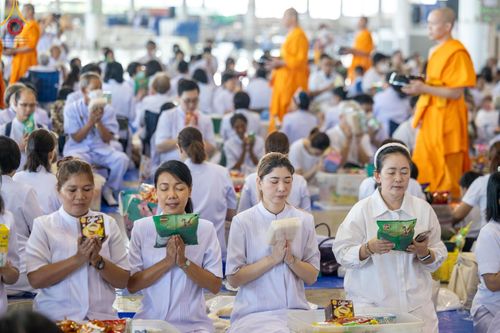 ภาพ No.158959:พิธีตักบาตร ในวันอาทิตย์ต้นเดือน วันที่ 6 ตุลาคม พ.ศ. 2567 ณ สภาธรรมกายสากล วัดพระธรรมกาย