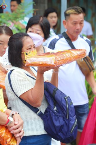 ภาพ No.85928:ตักบาตรพระนานาชาติ 10,000 รูป ใจกลางนครหาดใหญ่ จ.สงขลา วันอาทิตย์ที่ 20 สิงหาคม พ.ศ. 2566