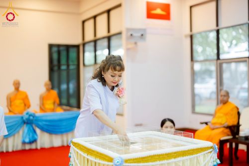 ภาพ No.221405:วันอาทิตย์ที่ 27 เมษายน พ.ศ. 2568 พิธีเจริญพระพุทธมนต์สมโภชดวงแก้วธรรมชัย เนื่องในโอกาสบูชาธรรม 81 ปีหลวงพ่อธัมมชโย อัญเชิญประดิษฐานเนื่องในโอกาสสถาปนาวัดพระธรรมกายไอซ์แลนด์ ณ อาคารปลูกศรัทธา 1 วัดพระธรรมกาย อำเภอคลองหลวง จังหวัดปทุมธานี