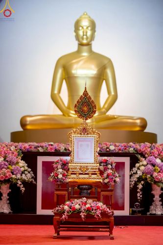 ภาพ No.214802:พิธีต้อนรับสัญญาบัตร พัดยศ พระราชวิเทศวชิรเวที (บัณฑิต วรปญฺโญ) เจ้าอาวาสวัดพระธรรมกายสกอตแลนด์ สหราชอาณาจักร ผู้ช่วยเจ้าอาวาสวัดพระธรรมกาย ณ อุโบสถพระไตรปิฏก วัดพระธรรมกาย