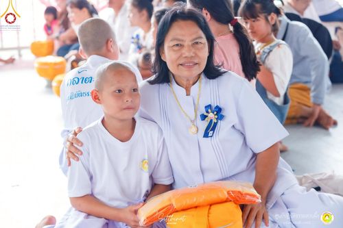 ภาพ No.215983:วันพฤหัสบดีที่ 3 เมษายน พ.ศ. 2568 พิธีบรรพชาสามเณร ภาคฤดูร้อน รุ่นที่ 15  บูชาธรรมหลวงพ่อธัมมชโย 81 ปี 81 รูป ณ ศูนย์ปฏิบัติธรรมสวนผึ้ง จ.ราชบุรี