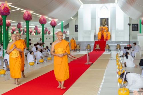 ภาพ No.244815:วันเสาร์ที่ 6 กันยายน พ.ศ. 2568 พิธีถวายบาตร บรรพชา อุปสมบทของนาคธรรมทายาท โครงการอุปสมบทหมู่บูชาธรรมครบรอบ 108 ปี  วันครูผู้ค้นพบวิชชาธรรมกาย ณ โบสถ์พระไตรปิฎก วัดพระธรรมกาย