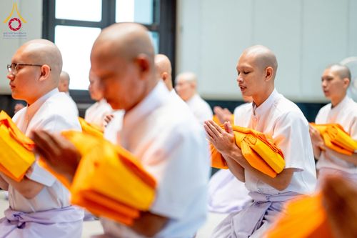 ภาพ No.256219:วันที่ 4 ตุลาคม พ.ศ. 2568 พิธีบรรพชาอุปสมบท  โครงการอุปสมบทหมู่บูชาธรรม 141 ปี  พระมงคลเทพมุนี (สด จนฺทสโร) ณ โบสถ์พระไตรปิฏก วัดพระธรรมกาย จ.ปทุมธานี