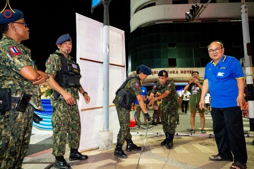 ภาพ No.151661:V.55 ทีมใหญ่ที่หาดใหญ่ เจ้าหน้าที่ทุกสถานะ หลายสัญชาติ ร่วมกันจัดงานตักบาตรที่หาดใหญ่ วันที่ 10-11 สิงหาคม พ.ศ. 2567